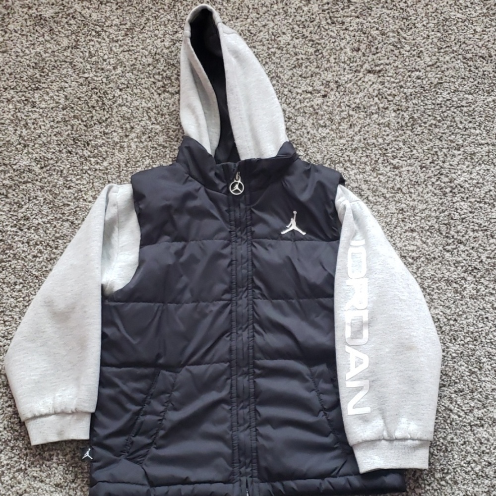 Jordan boys size 4/5 vest/swearshirt